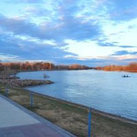 Alerta en Neuquén: debido al calor la gente comenzó a bañarse en río pese a no haber guardavidas