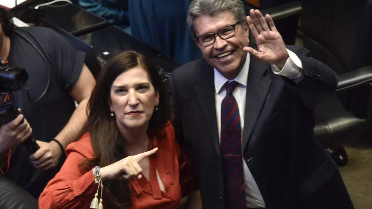 Kenia López y Ricardo Monreal en la sesión del martes en la Comisión Permanente. El morenista pidió licencia el martes para participar en el proceso interno de Morena
