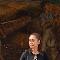Sheinbaum rechaza visión "elitista" y "discriminatoria" sobre el AIFA y las tlayudas