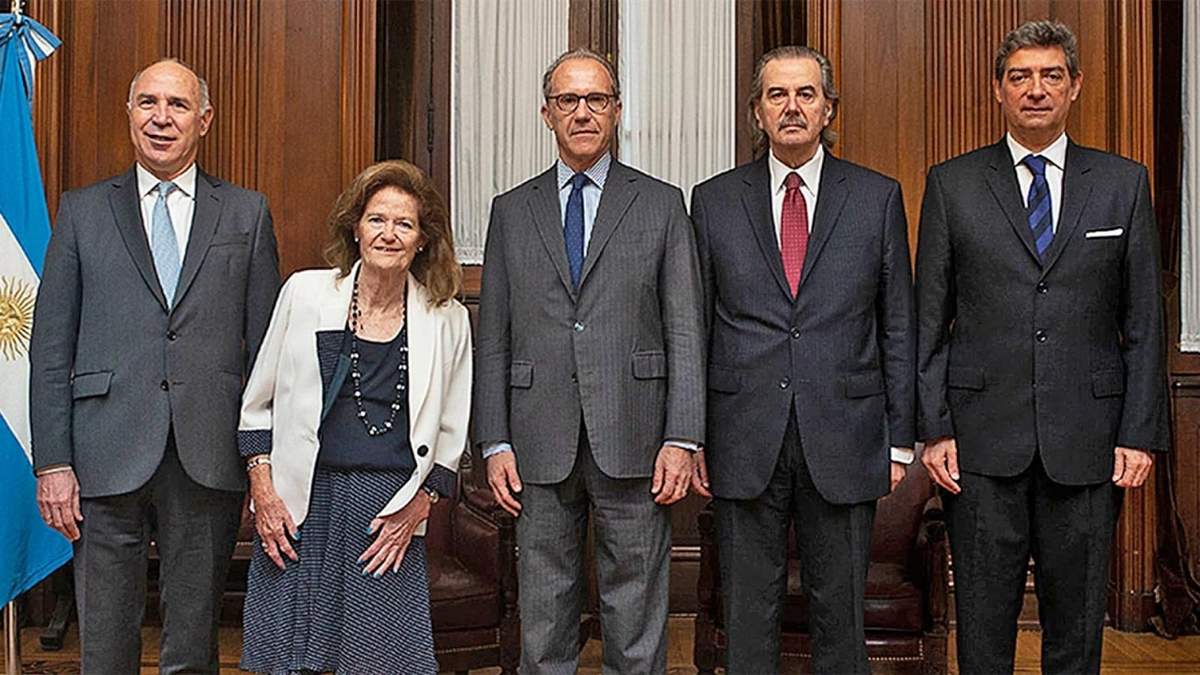 Los cinco integrantes del Corte Suprema. Fuente: (Twitter)