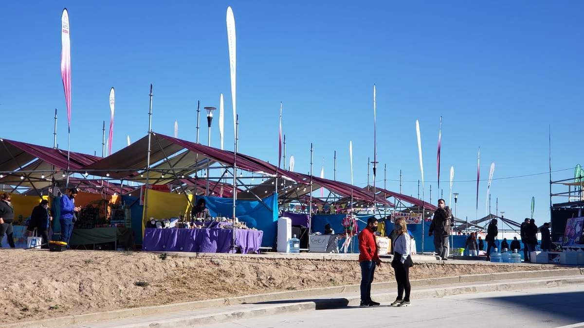 Feria Neuquén Emprende en el predio de la Municipalidad en el oeste de la ciudad. Fuente: (Twitter)