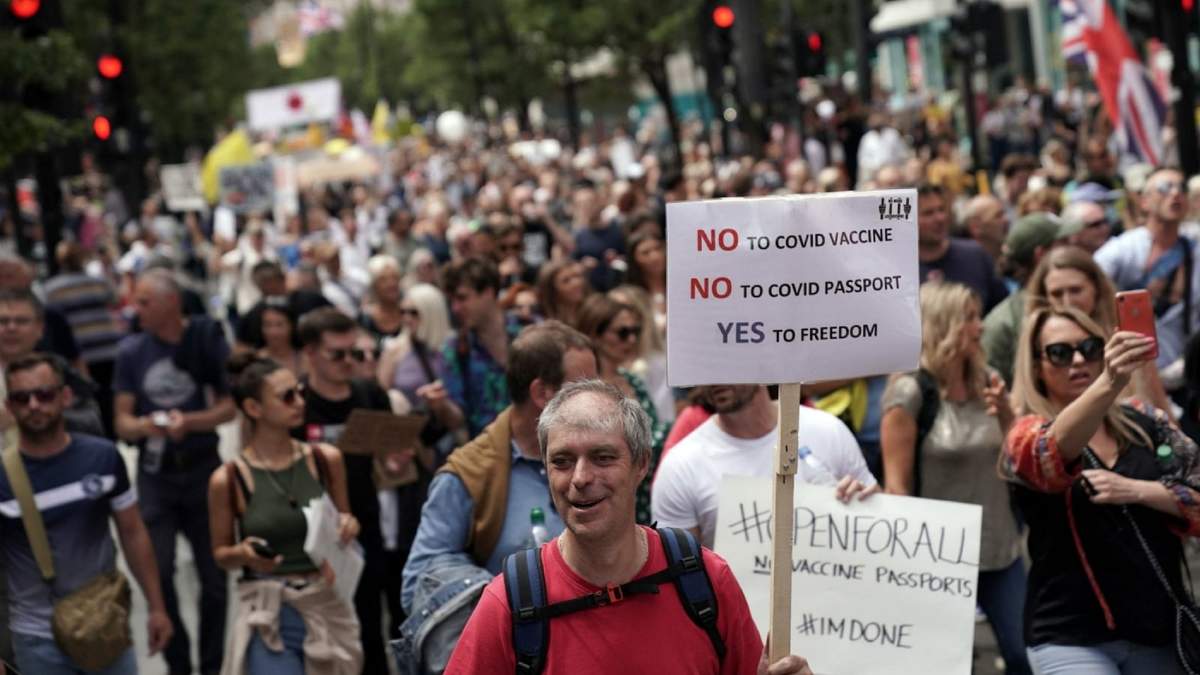 Multitudinarias protestas en Londres, Reino Unido. Fuente: (Twitter)