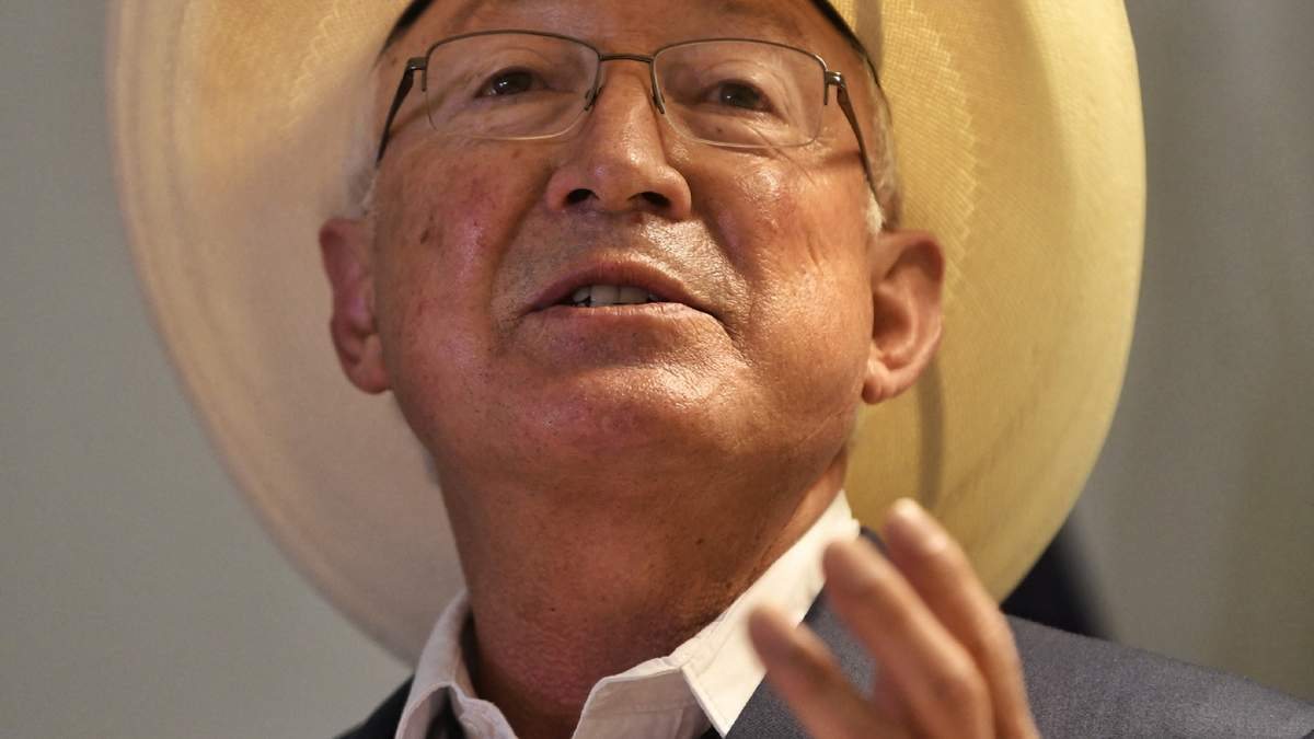 El embajador de EU en México, Ken Salazar