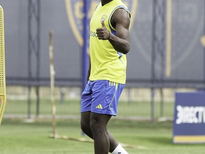 Luis Advíncula, denunciado por chocar y darse a la fuga