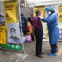 Personas vacunadas contra covid-19 deben seguir usando cubrebocas. Expertos explican por qué