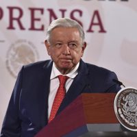 AMLO exhibe en la mañanera a jóvenes que protestaron contra la Reforma Judicial