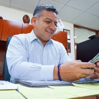 Denuncian a Javier Tapia Santoyo, secretario de administración del IPN, por corrupción