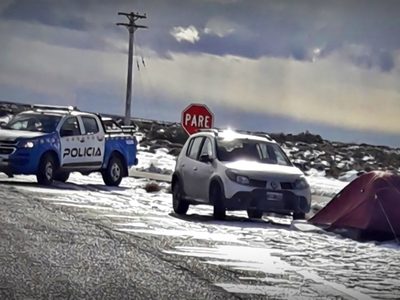 Insólita aventura de dos bonaerenses sobre ruta 40 en Zapala