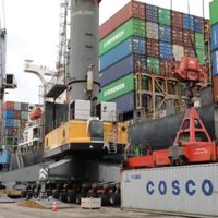 AMLO urge al Senado aprobar reforma para que la Marina controle puertos y aduanas