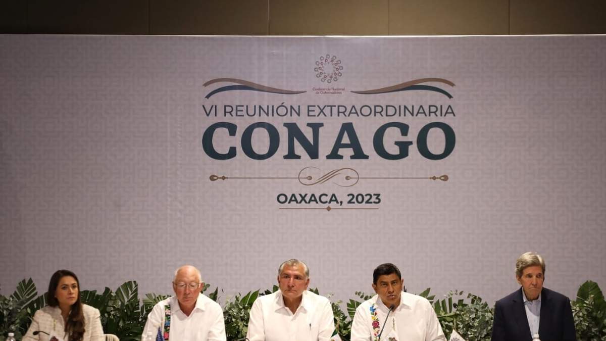 El enviado especial de EU, John Kerry y el embajador Ken Salazar en la reunión de la Conago