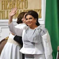 Clara Brugada es recibida con porras previo a su toma de protesta como jefa de Gobierno de la CDMX