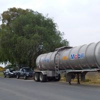 Localizan vacía pipa de gasolina robada en Celaya