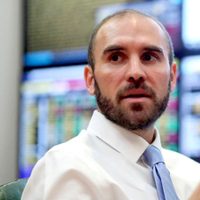 Guzmán reconoció que "deben cambiar" los controles sobre el dólar, aunque "hoy no podemos"