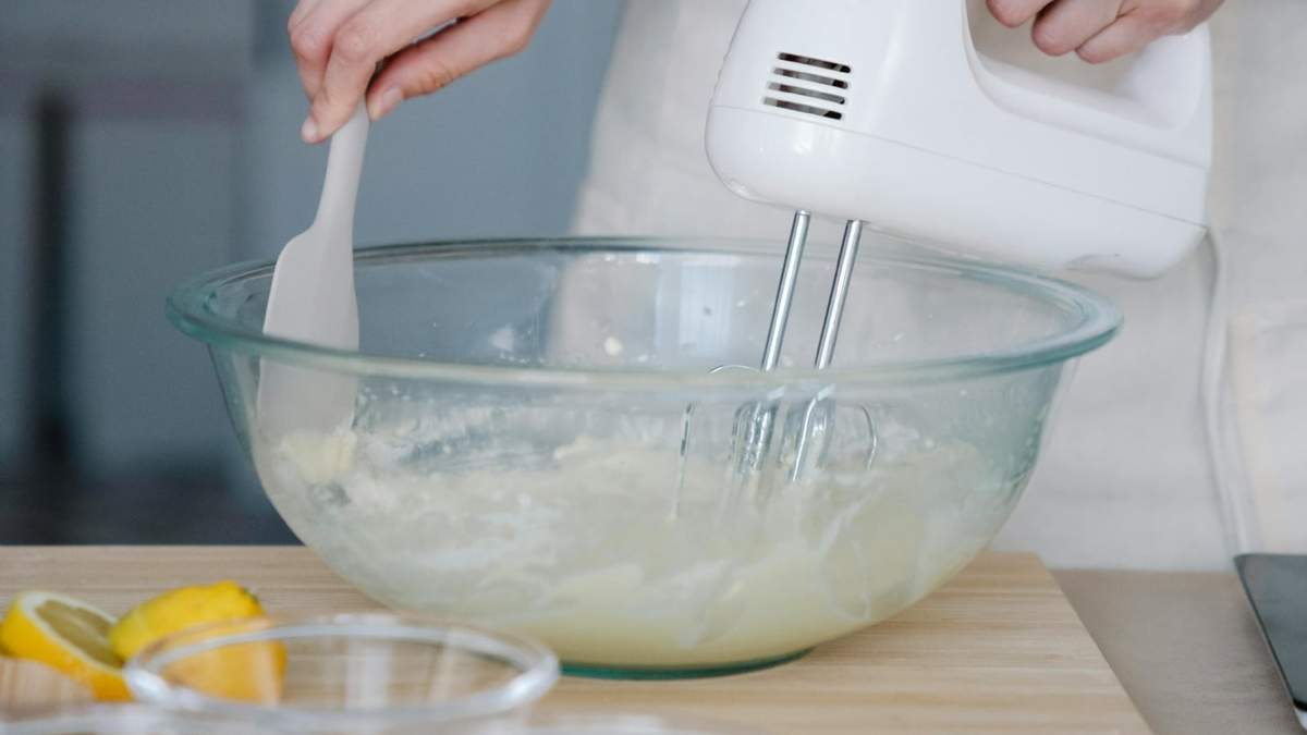 Manos a la obra para preparar las galletas. Fuente: (Instagram)