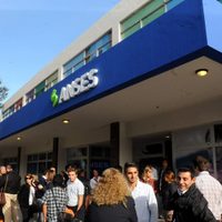 Fechas para inscribirse en la ANSES por el bono de 10.000 pesos: arrancan este viernes