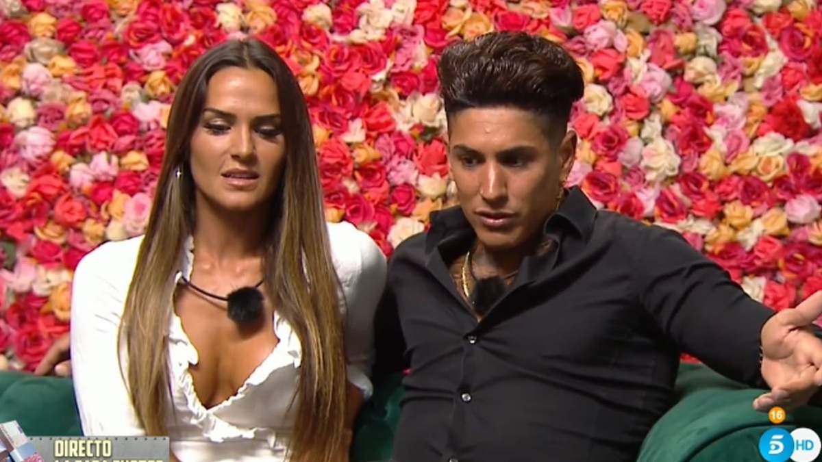 Ferre y su novia. Fuente: (Twitter)
