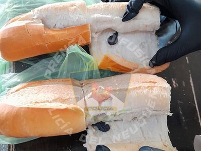 Fue a la cárcel a visitar a su amigo y le llevó panes rellenos con ravioles de cocaína