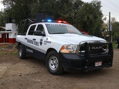Joven camina por la calle con la cabeza cercenada de su hermana y una escopeta en Michoacán