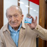 Tiene 100 años y renovó su licencia de conducir en la Ciudad de Mendoza