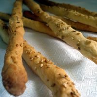 Palitos de pan keto: fáciles de hacer y perfectos para untar con alguna salsa o comer como snack salado