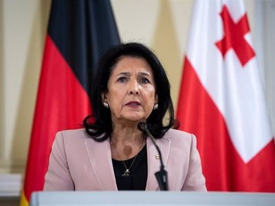 Presidenta de Georgia anuncia que seguirá en el cargo tras declarar ilegítimo el proceso de sucesión