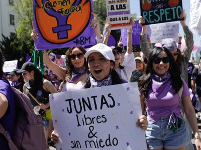 Avanzan hacia el Zócalo los contingentes de la marcha del 8M (Videos)