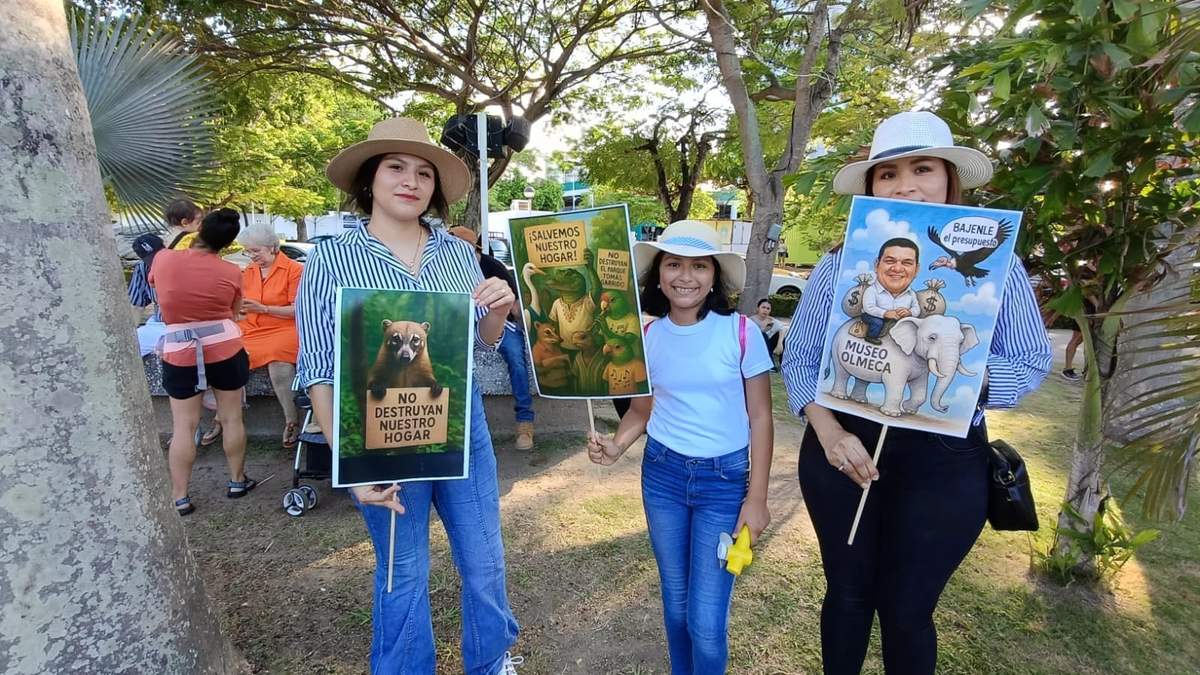 Activistas recabaron firmas para presentar por escrito su rechazo a la construcción de la obra