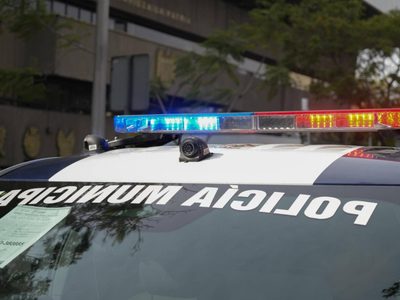 Lluvias descubren el cuerpo maniatado de una mujer y lo arrastran por calles de Tijuana