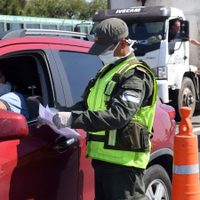 Neuquén: la policía demoró a ocho personas por no cumplir con las restricciones