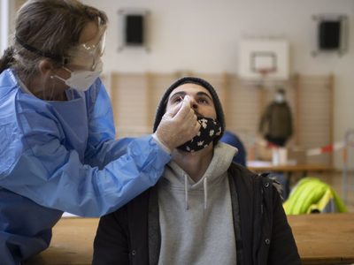 Bajaron los casos diarios de coronavirus en Neuquén, pero la ocupación de camas se mantiene alta