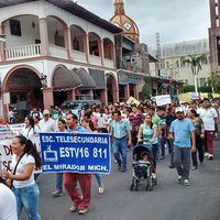 CNTE en Michoacán bloquea plazas, centros comerciales y bancos