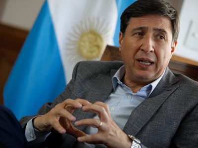 Arroyo: “Hay que hacer una urbanización de las 4 mil villas y asentamientos de todo el país”