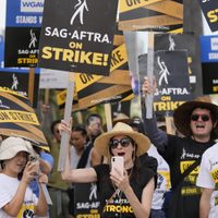 Hollywood rompe negociaciones con actores en huelga, que denuncian "tácticas intimidatorias"