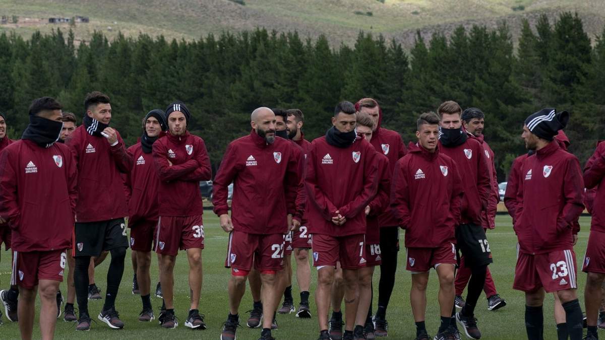 Jugadores de River Plate en San Martín de los Andes en 2020. Fuente: (Twitter)