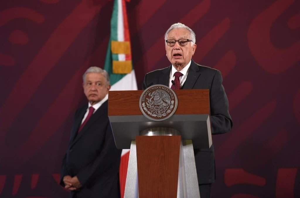 AMLO y Manuel Bartlett, director de la CFE