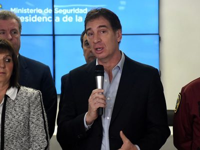 Ejemplo: Diego Santilli llamó a los políticos a que se rebajen el sueldo