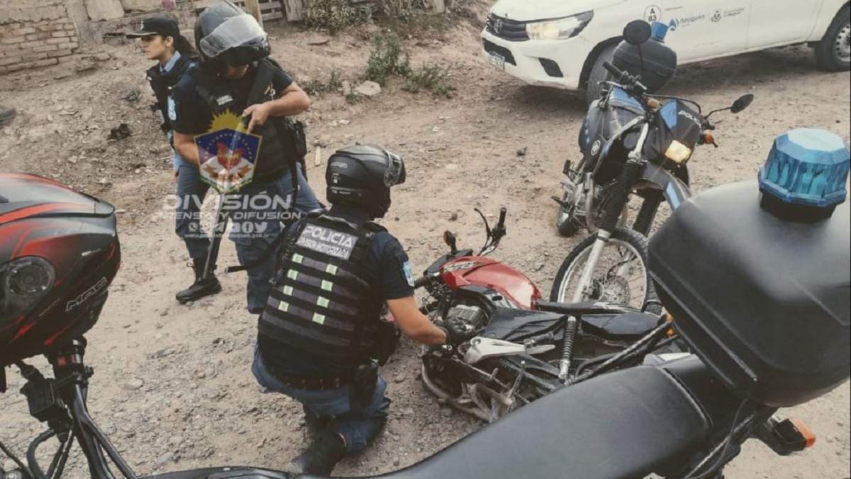 Policías demoraron a un sujeto que intentó huir de un operativo. Fuente: (Prensa Policial)