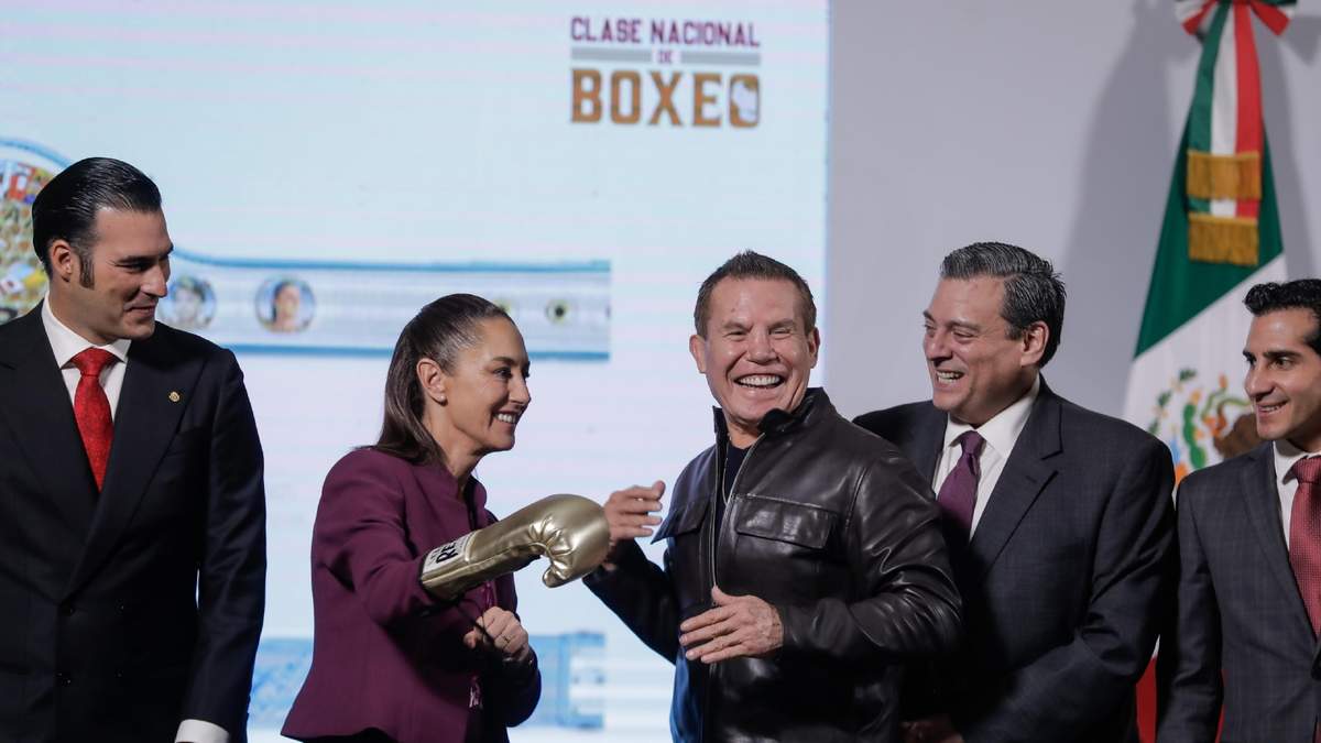 Miguel Torruco Garza, director nacional de Promoción al Deporte; la presidenta Claudia Sheinbaum; Julio César Chávez González, boxeador y campeón mundial; Mauricio Sulaimán,  presidente del Consejo Mundial de Boxeo y Rommel Pacheco, titular de la CONADE, en la mañanera