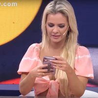 En Pasapalabra, Alejandra Maglietti recibió una foto inapropiada en vivo... ¡y no pudo seguir!