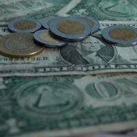 Peso resiente la incertidumbre generada por la guerra en Medio Oriente