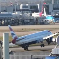 Piloto evita catástrofe en el aeropuerto de Londres (Video)