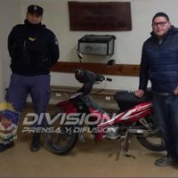 Lo asaltaron, amenazaron con un arma blanca y le robaron la moto