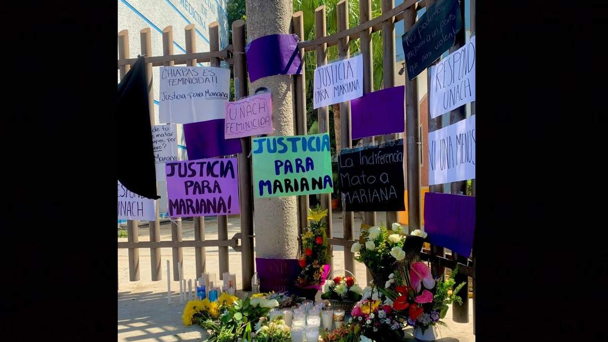 Protesta en memoria de Mariana frente la Facultad de Medicina de la Universidad Autónoma de Chiapas (Unach)
