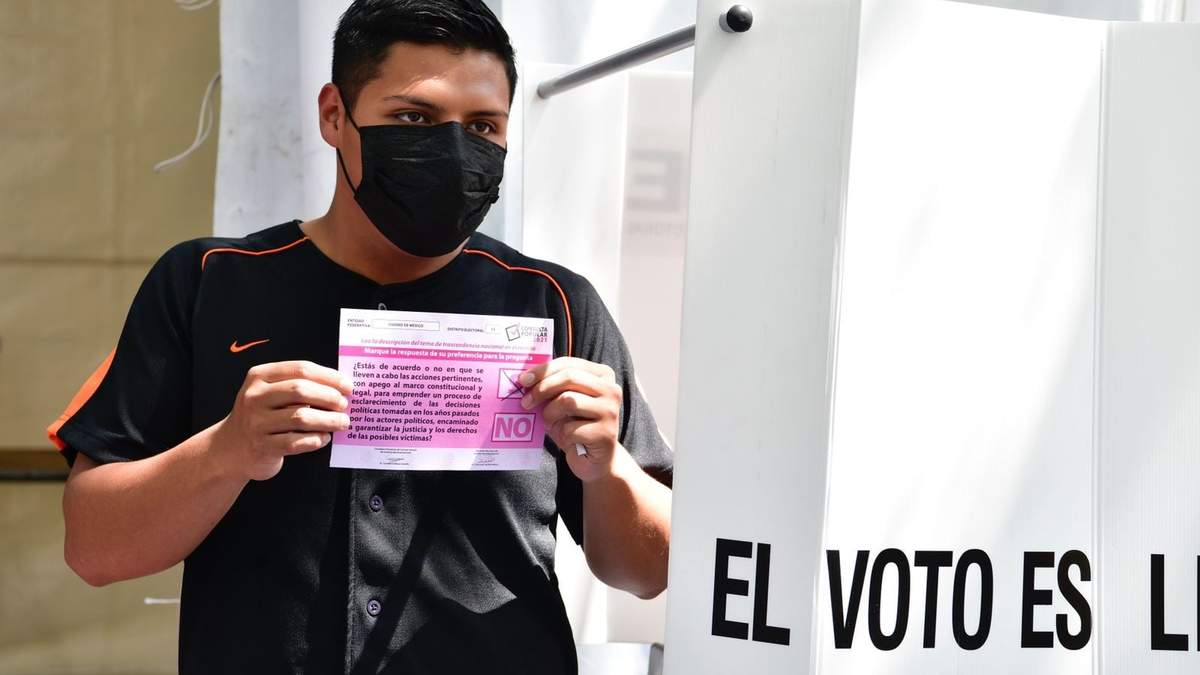 Los votantes acudieron a manifestar su apoyo en favor del juicio a los expresidentes