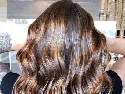 Con una cuchara e ingredientes que tenés en casa, prepará esta mascarilla para reparar e hidratar el cabello seco