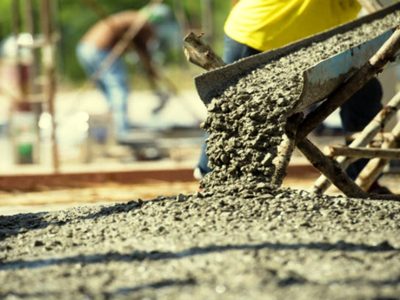 Un albañil murió electrocutado en Cipolletti y culpan a la empresa constructora