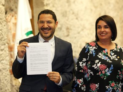 Dan revés a Monreal: ordenan reponer elección de presidente del Senado