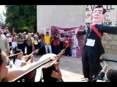 Choque de UCD con policías, marchas y 'fusilamiento” de Peña, en visita del mandatario a Querétaro (Video)