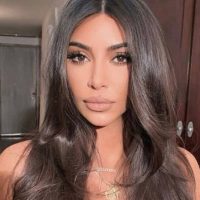¡Cuanta transparencia! Kim Kardashian se olvida que no lleva nada debajo y deja ver ¿TODO?