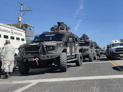 Salen de Acapulco unos 200 guardias nacionales; los trasladan a la CDMX